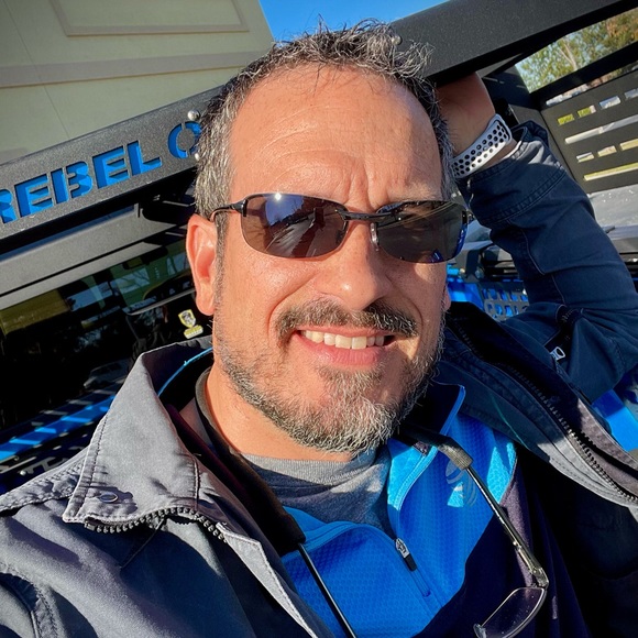 Meet your Posher, Van - Picture 1 of 1